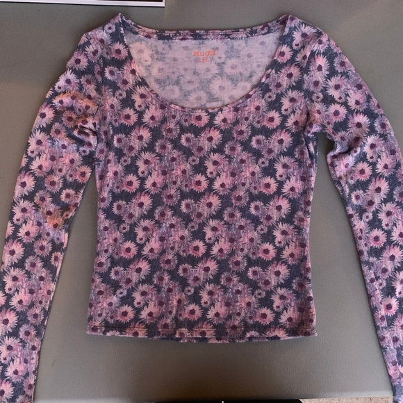 Junior's Mudd Long Sleeve Crop Top - Picture 1 of 3